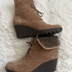 Donald j pliner Stylish Tan Wedge Ankle Boots